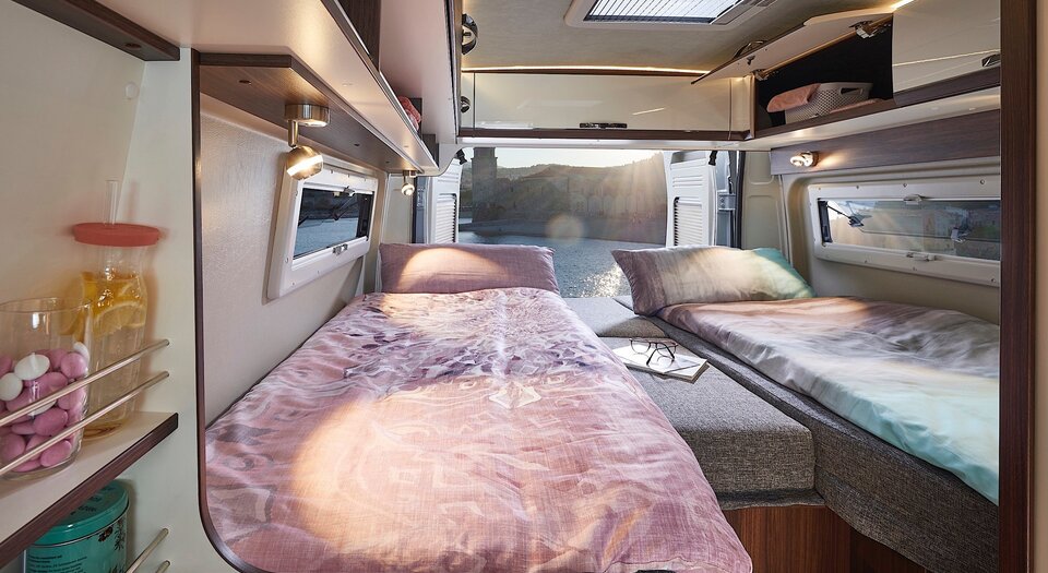 Sleep like a king | Two large single beds in the rear