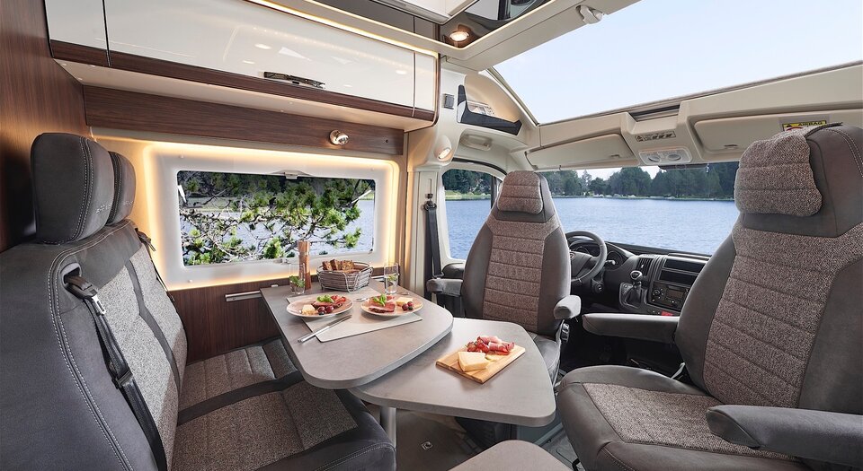 Enjoy spacious mobile travel luxury | like in the Liner class